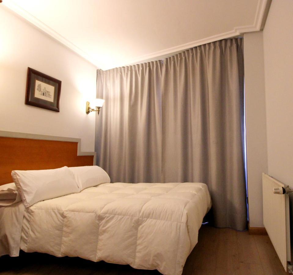 Hotel Carbayon Oviedo Esterno foto