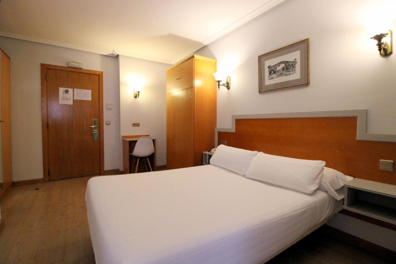 Hotel Carbayon Oviedo Esterno foto